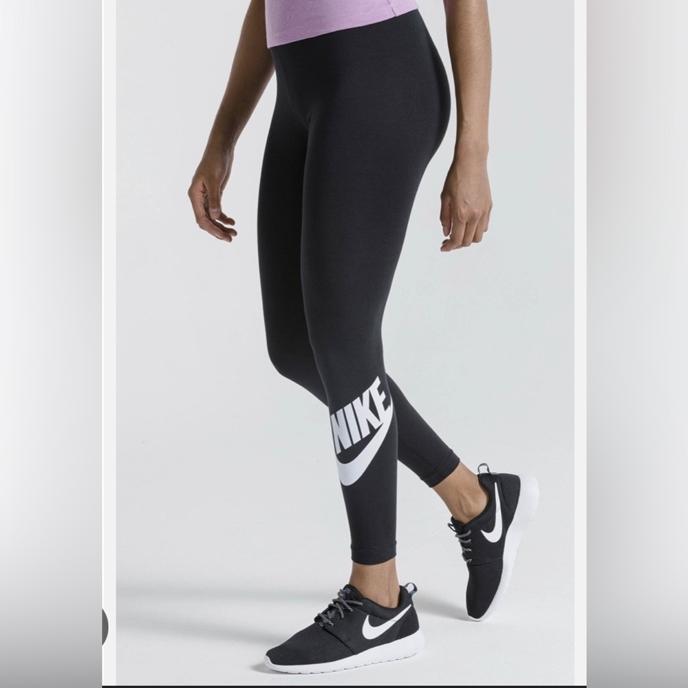 Nike Women's Black Logo Leggings